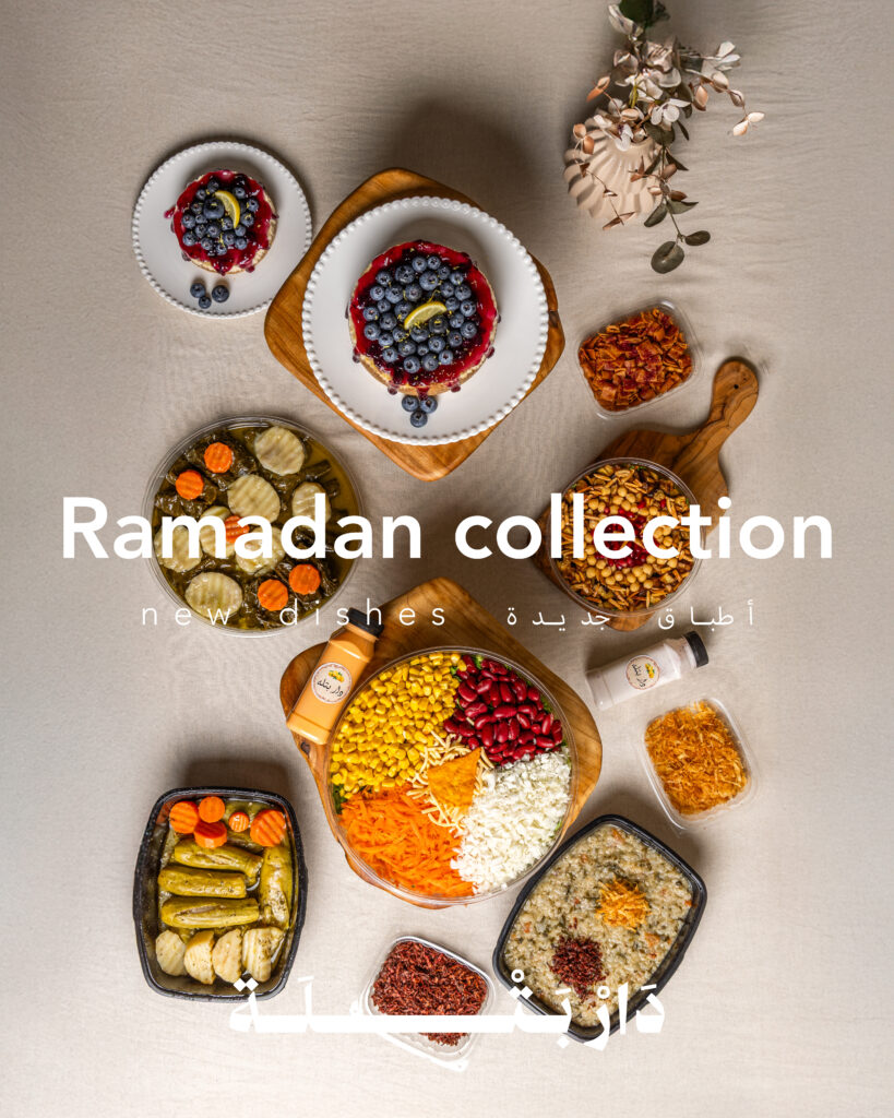 ٣